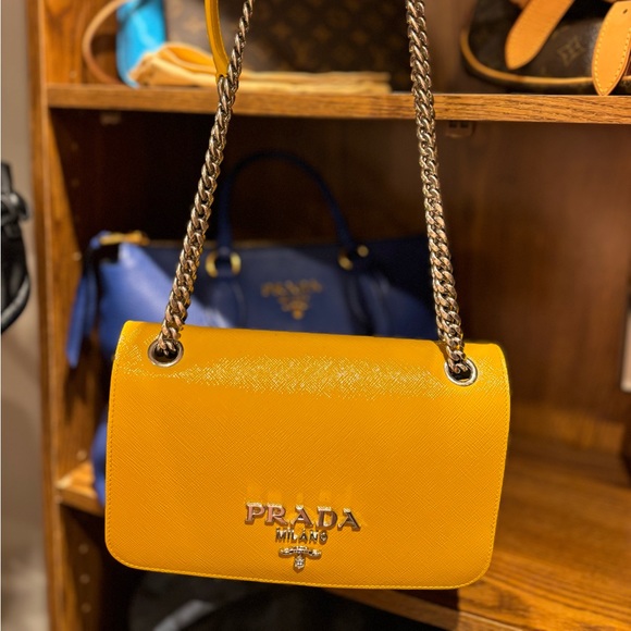 Aunthentic Prada 2 way  cross-body vitello leather perfect condition - Picture 5 of 12